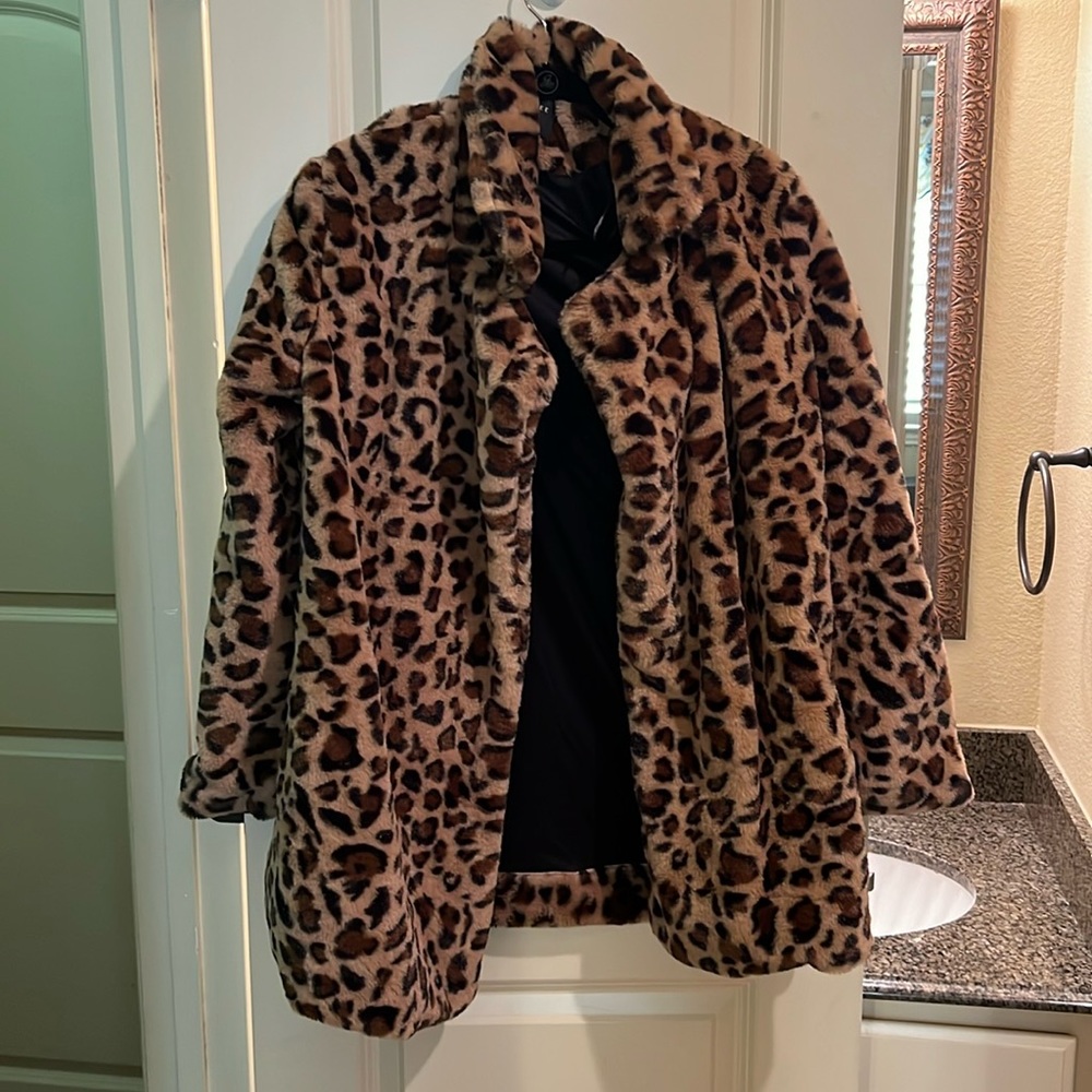NWOT FAUX FUR LEOPARD JACKET
